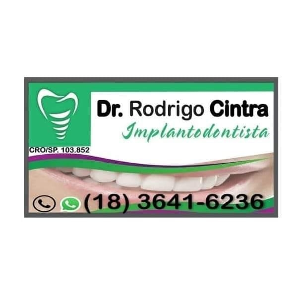 Fachada e placa do consultório do Dr. Rodrigo Cintra